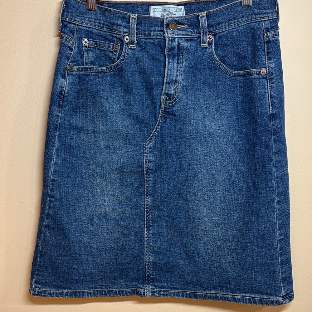 Levi's Medium Wash Blue Denim Skirt, 6, EUC